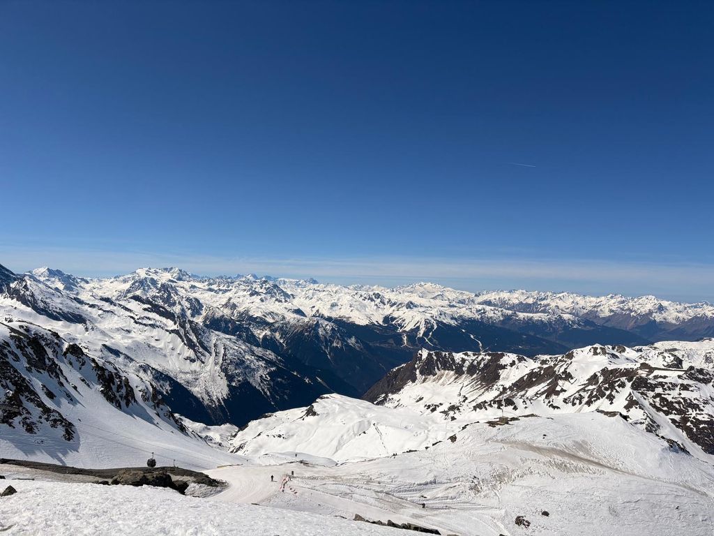 A view of the snowy mountains in La Plagne