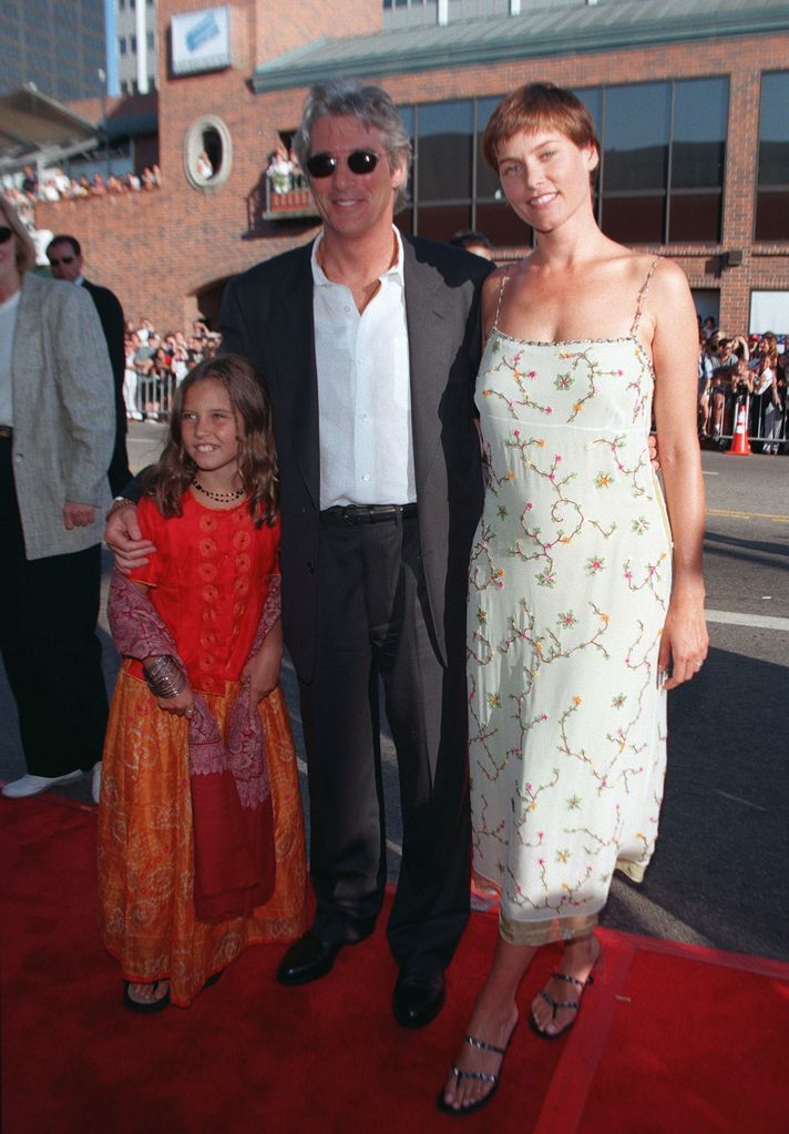 Carey Lowell with her daughter Hannah and Richard Gere at the premiere of Runway Bride in Los Angeles, July 30, 1999