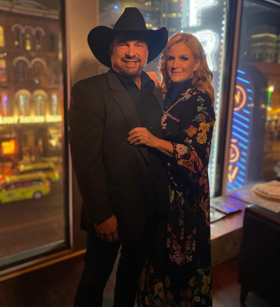 trisha yearwood garth brooks acm honors 2024