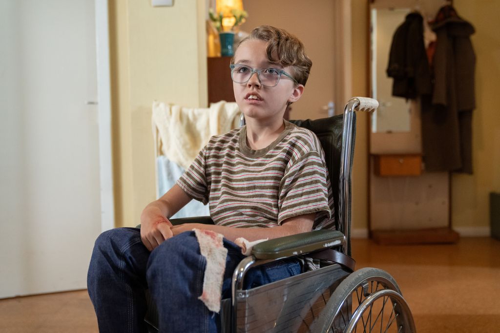 enfant en fauteuil roulant