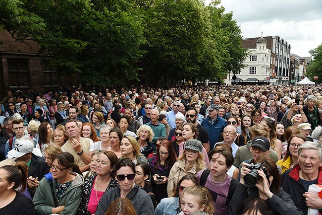 crowds waiting on meghan markle queen