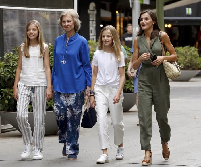 queen letizia family