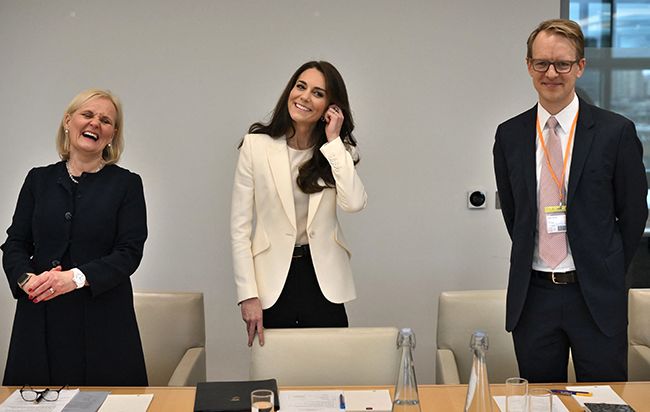 kate middleton smiles as she hosts inaugural business task force forum