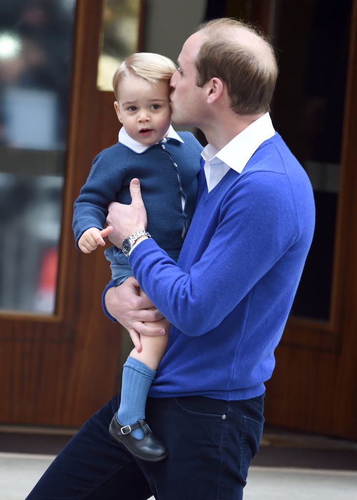Le prince William embrasse le prince George