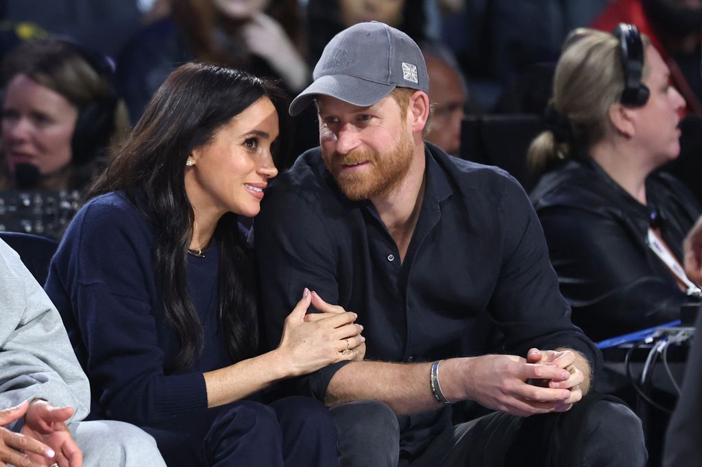 Meghan Markle et le prince Harry profitent d'une soirée romantique au bord du tribunal 1 (De gauche à droite) Meghan, duchesse de Sussex et le prince Harry, duc de Sussex assistent au 75e match des étoiles de la NBA