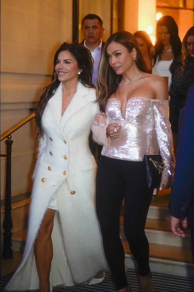 Lauren Sanchez exits hotel restautant after dinner with Kim Kardashian in Paris