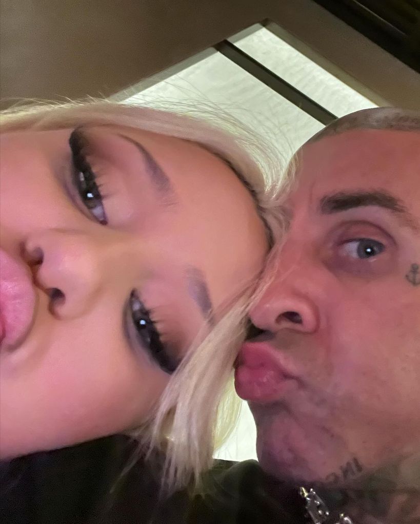 Alabama shared several vacation photos, including a sweet selfie with dad Travis Barker