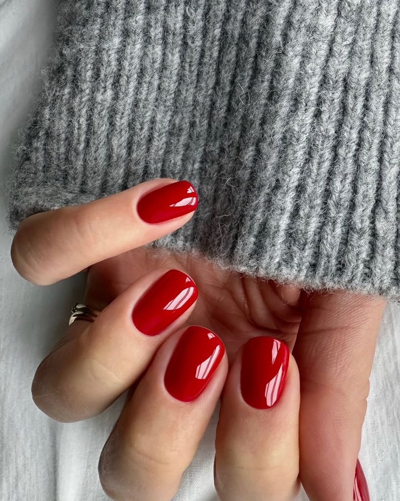 short red nail manicure