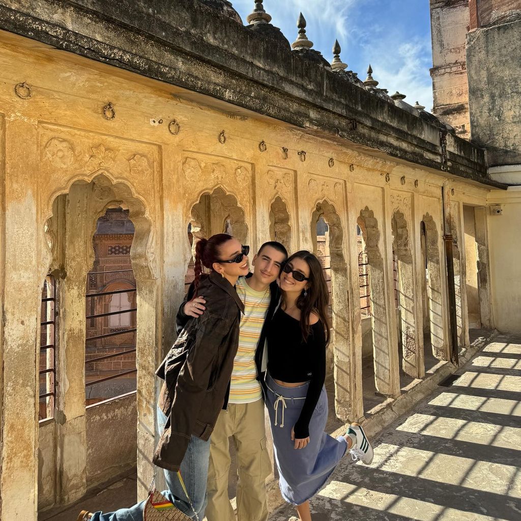 Dua in India with her siblings