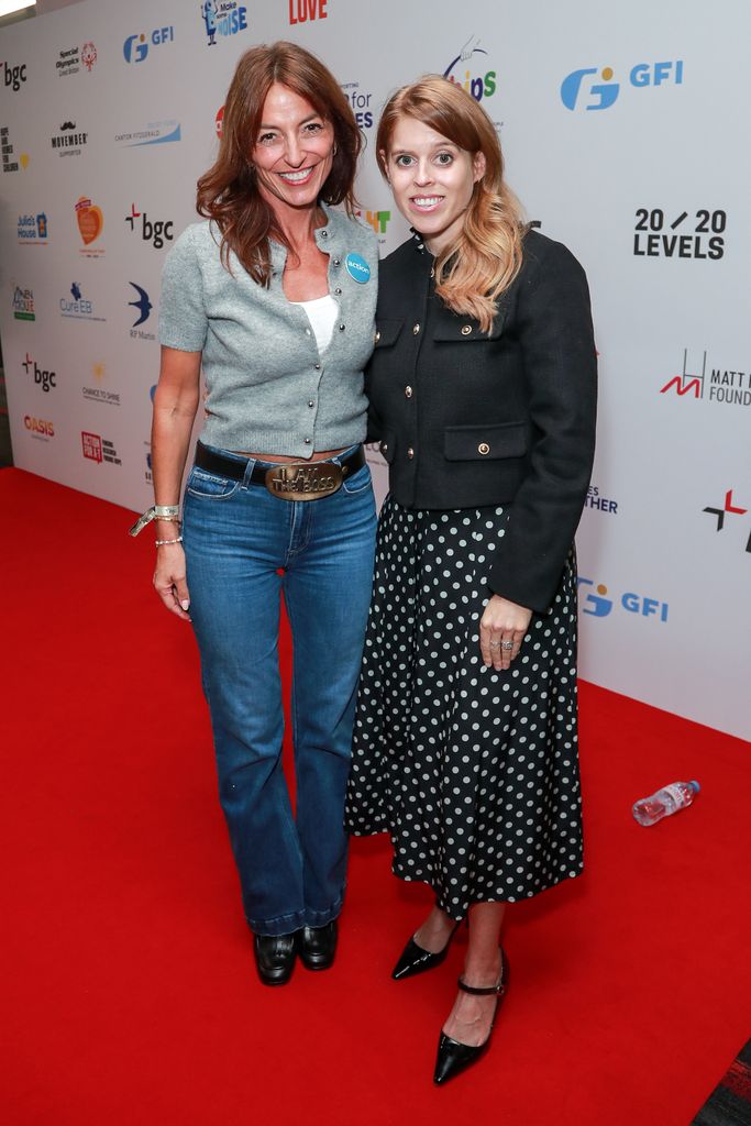 Davina McCall no tapete vermelho com a princesa Beatrice