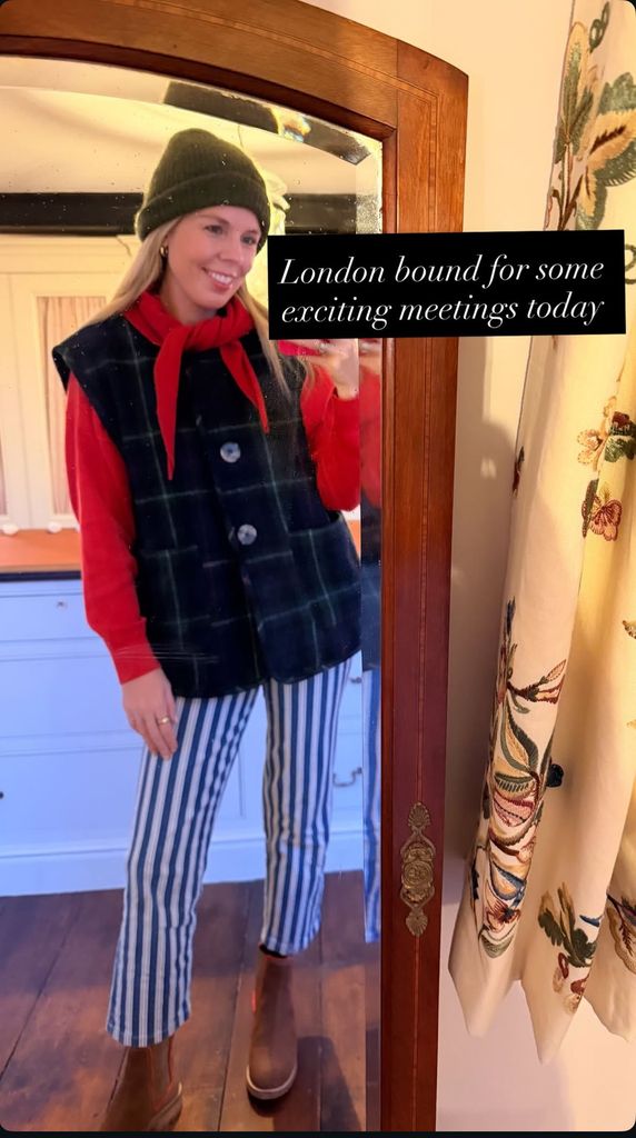 Une photo de Carrie Johnson en jean rayé 