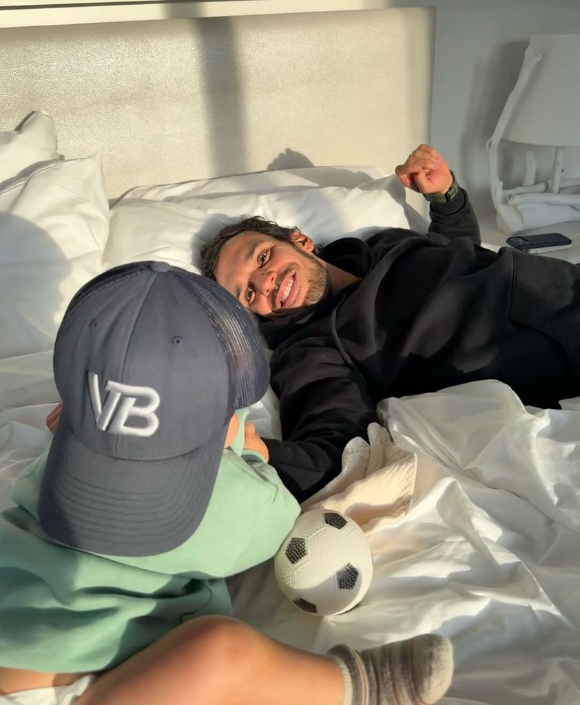 joaquim valente with gisele bundchen son in bed