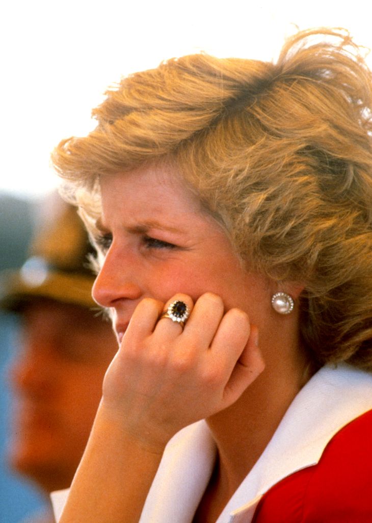 Princess Diana wearing her sapphire engagement ring