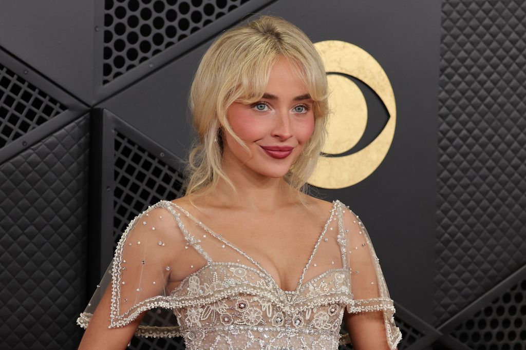 Les cheveux défrisés de Sabrina Carpenter