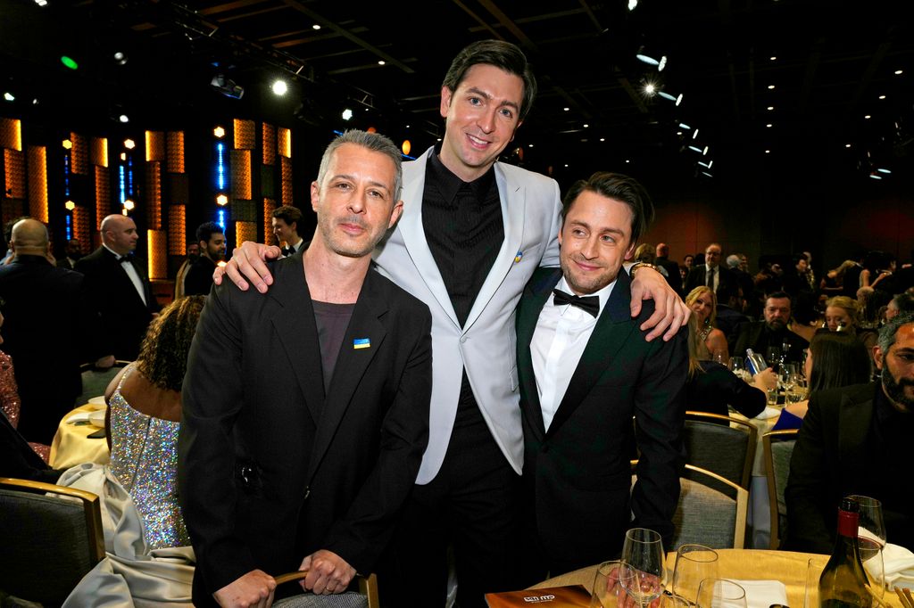 LOS ANGELES, CALIFORNIA - MARCH 13: (L-R) Jeremy Strong,  Nicholas Braun, and Kieran Culkin attend the 27th Annual Critics Choice Awards at Fairmont Century Plaza on March 13, 2022 in Los Angeles, California. (Photo by Kevin Mazur/Getty Images for Critics Choice Association)