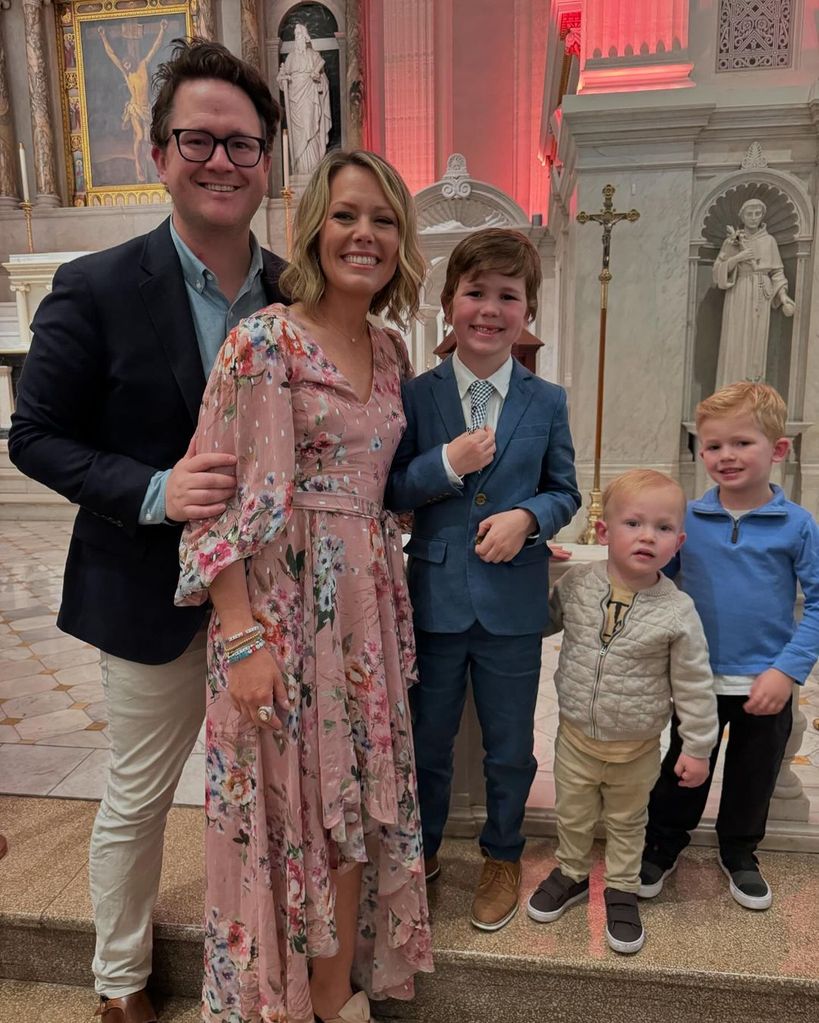 Dylan Dreyer com seus três filhos e o marido Brian Fichera 