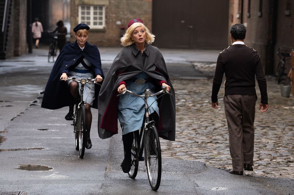 Natalie Quarry as Rosalind Clifford and Helen George as Trixie Franklin in Call the Midwife