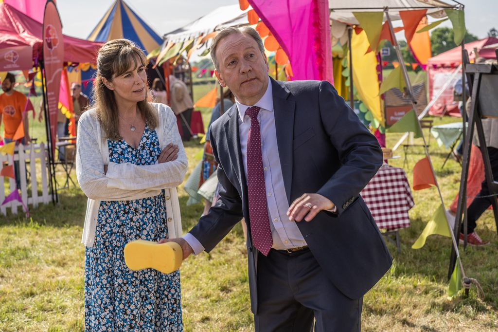 Sarah Barnaby (FIONA DOLMAN) and DCI John Barnaby (NEIL DUDGEON) in Midsomer Murders