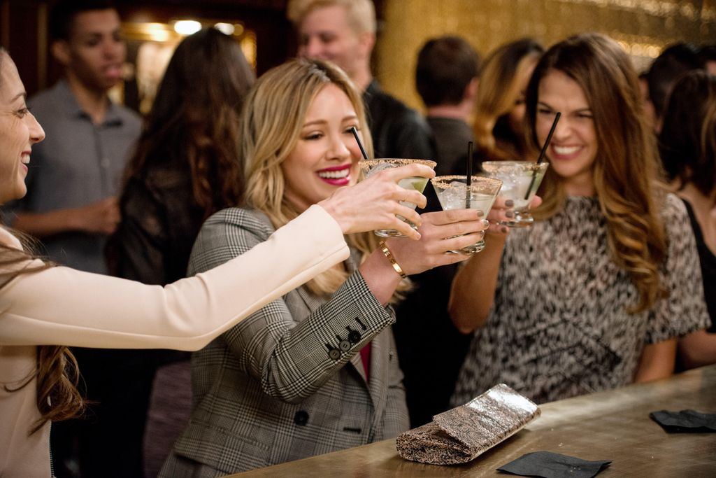 HDA8KT YOUNGER, l-r: Molly Bernard, Sutton Foster, Sutton Foster in 'The Exes' (Season 1, Episode 4, aired April 14, 2015). ©TV