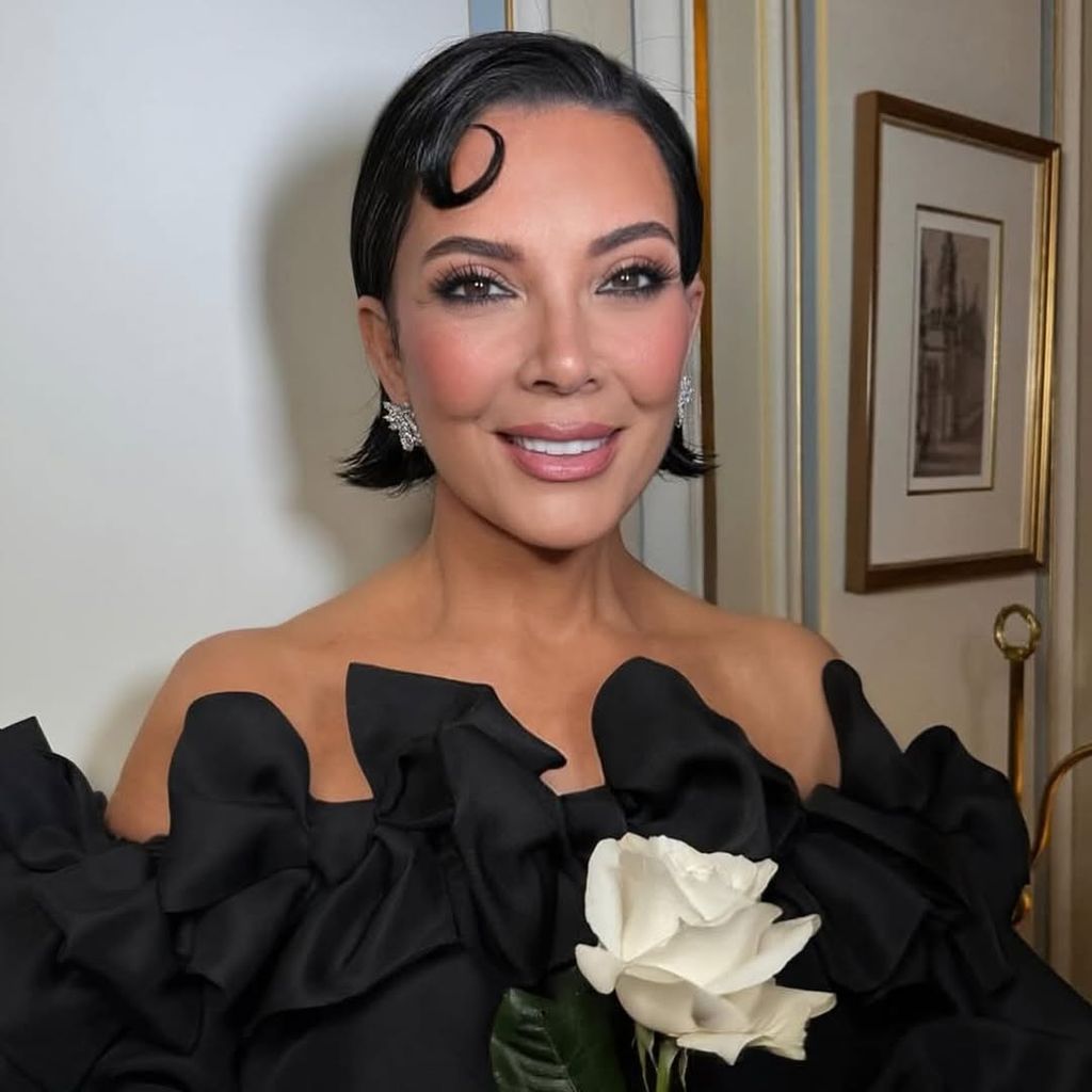 kris jenner looking like kim kardashian