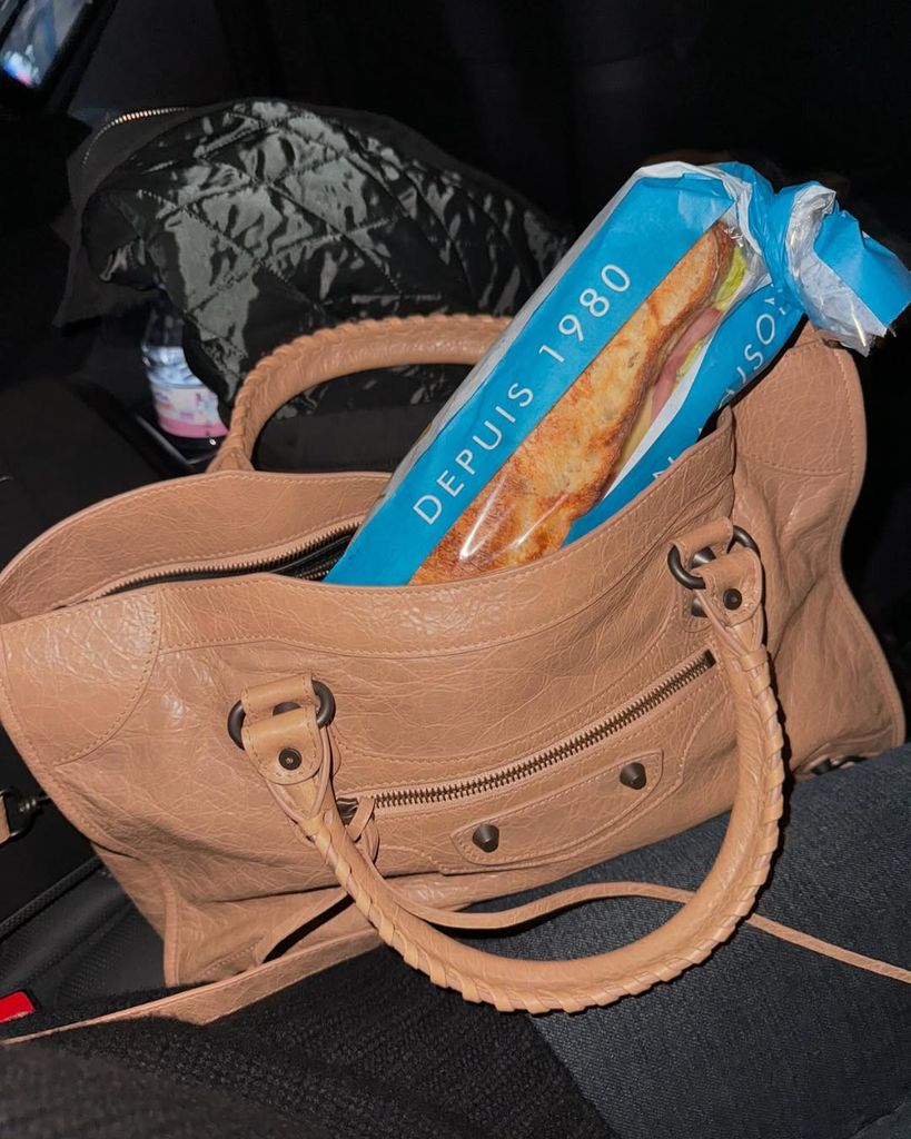 The model stuffed her bag with an unlikely filling