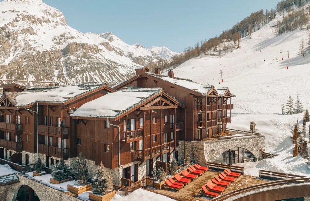 Club Med de Val d’Isère in winter with snowy mountain in background