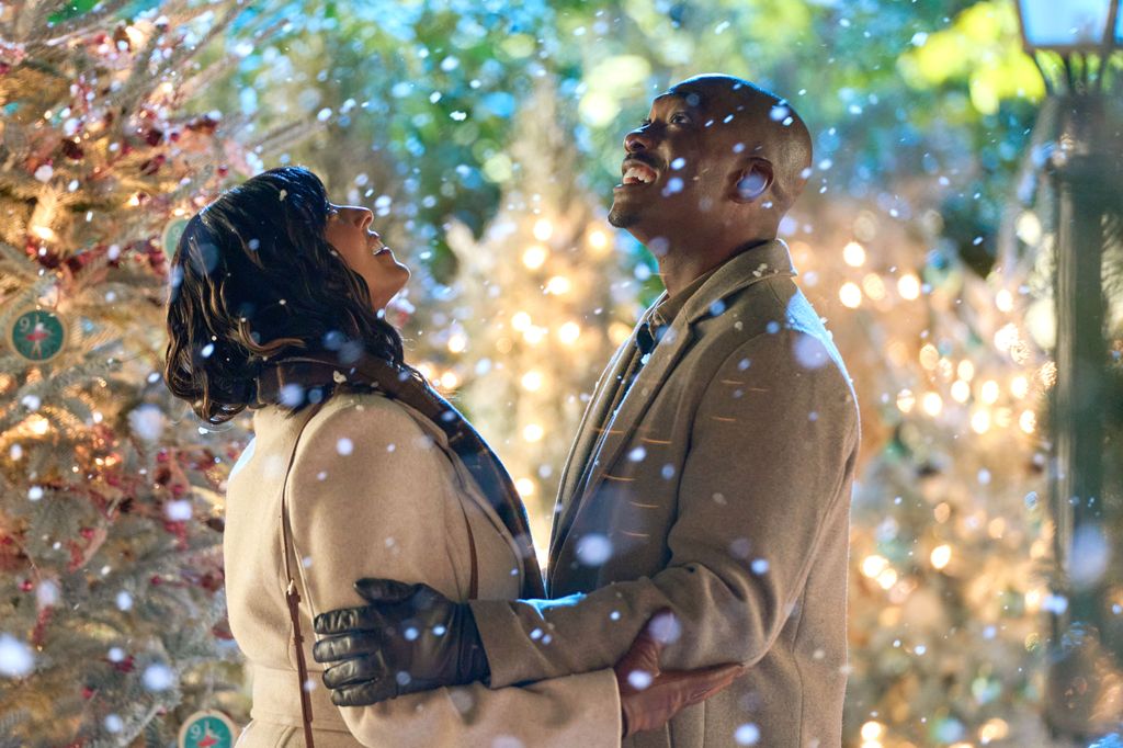 'Tidings for the Season' stars Tamera Mowry-Housley as Robbie and B.J. Britt as Adam Kade
