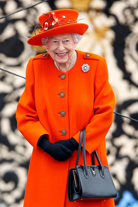 the queen and her handbag