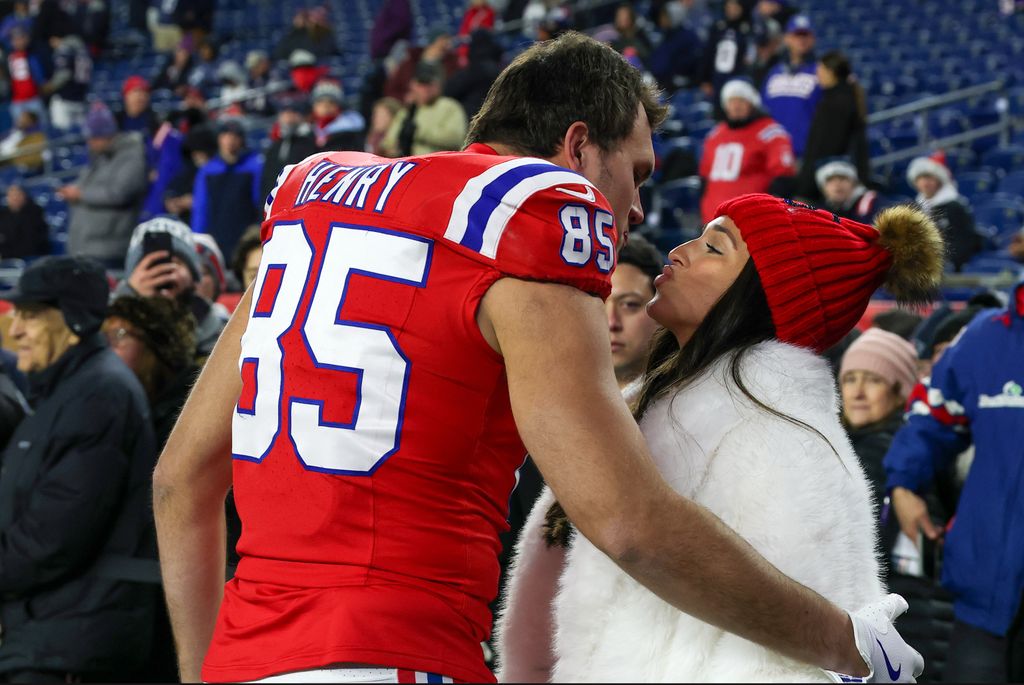 Hunter Henry gets a good luck kiss from wife Parker
