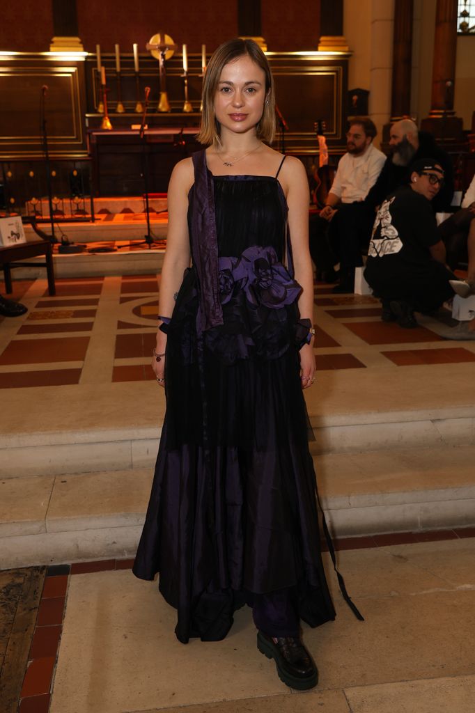 Lady Amelia Windsor assiste au défilé Bora Aksu lors de la Fashion Week de Londres en février 2026 à l'église St Pauls le 20 février 2026 à Londres