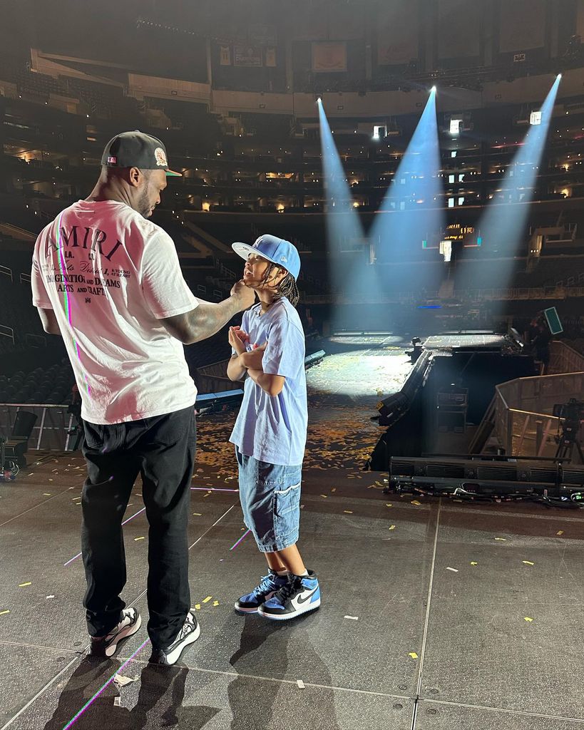 photo of 50 cent and son sire on stage