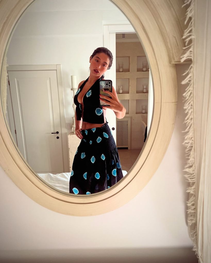 Lola Consuelos shows off her black and teal outfit in a mirror selfie from her apartment in London, shared on Instagram