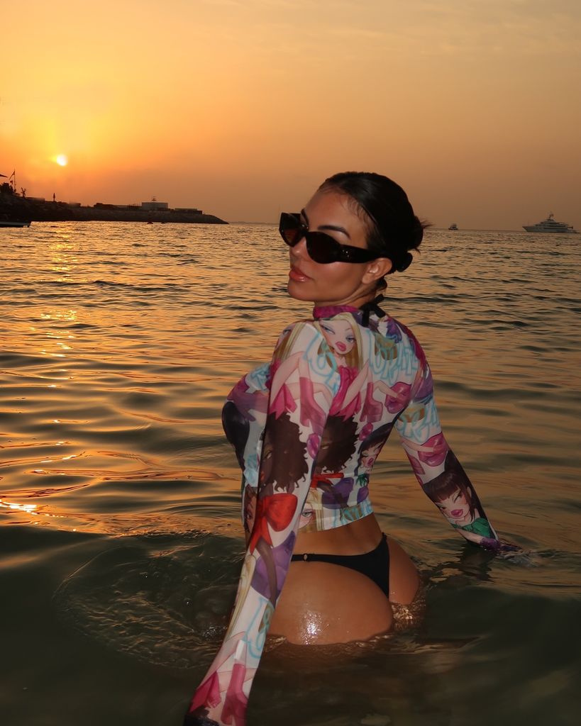 Georgina Rodríguez emerging from the sea at sunset