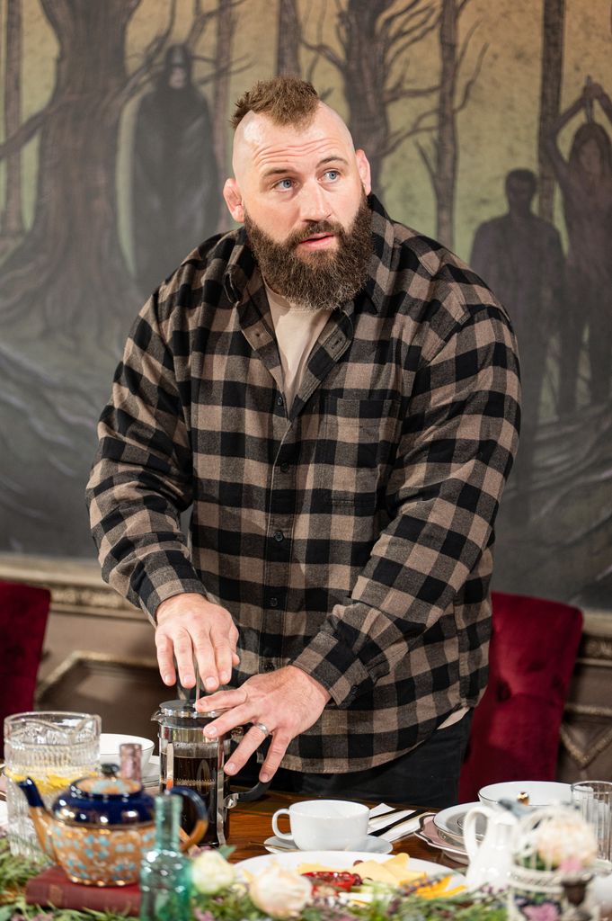 La princesse Anne fait une erreur incroyablement rare – et gênante – lors d'une sortie 2 Joe Marler en chemise à carreaux dans Celebrity Traitors