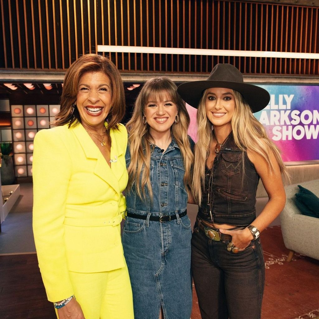 Kelly with guests Hoda and Lainey