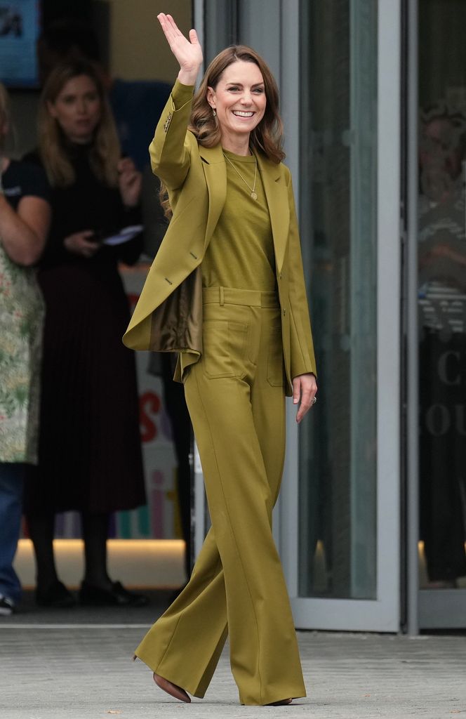 Kate waving as she leaves Home-Start Oxford