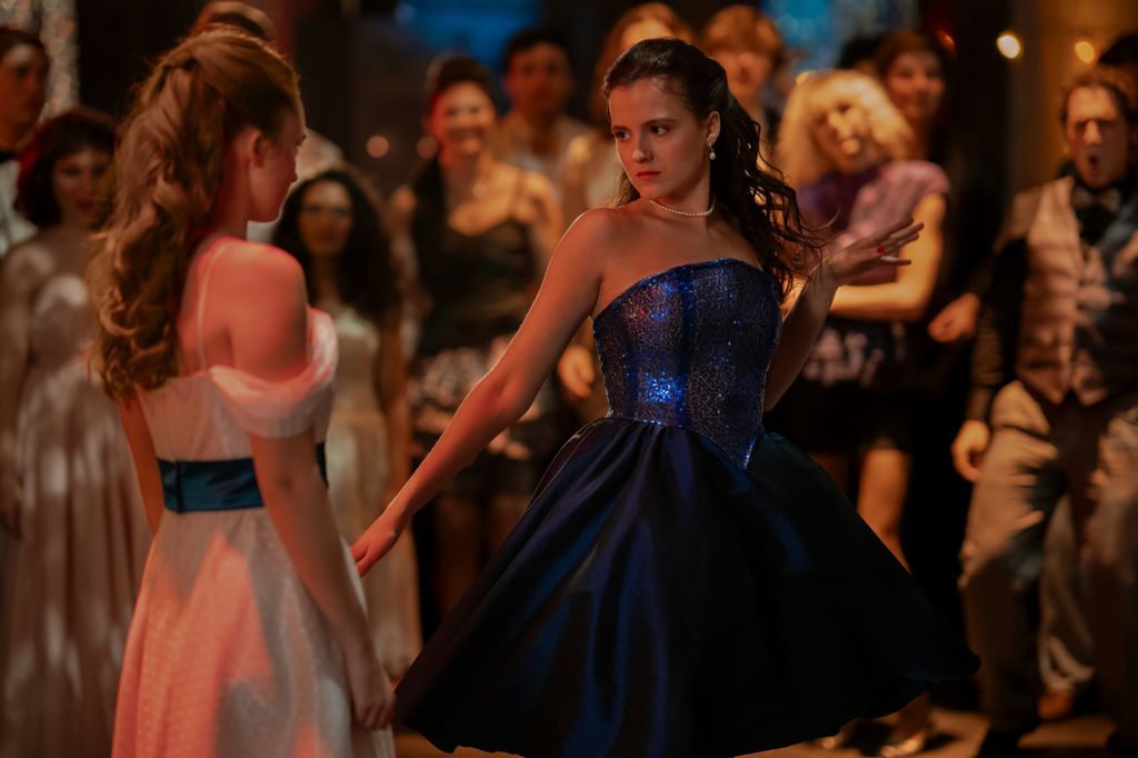 India Fowler as Lori Granger and Fina Strazza as Tiffany Falconer in Fear Street: Prom Queen