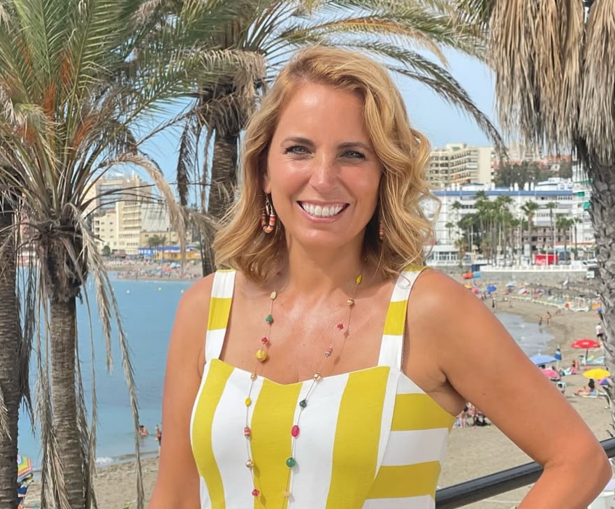 jasmine-harman-on-beach