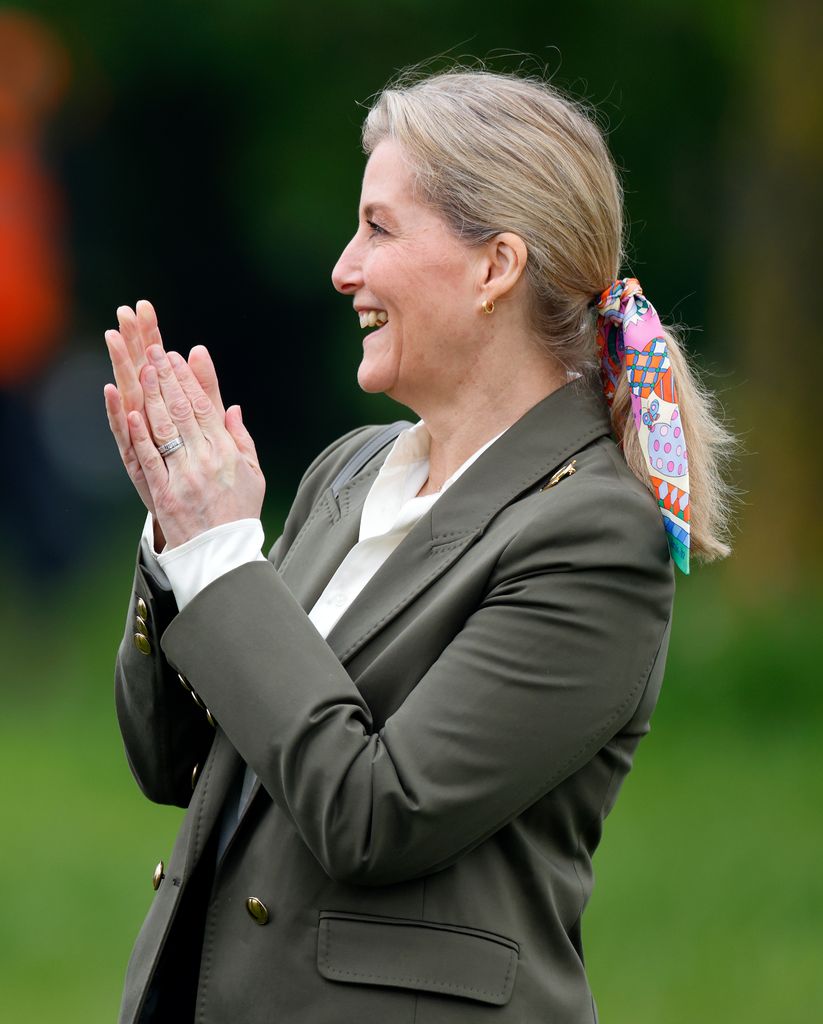 A photo of the Duchess of Edinburgh weaing a scarf 