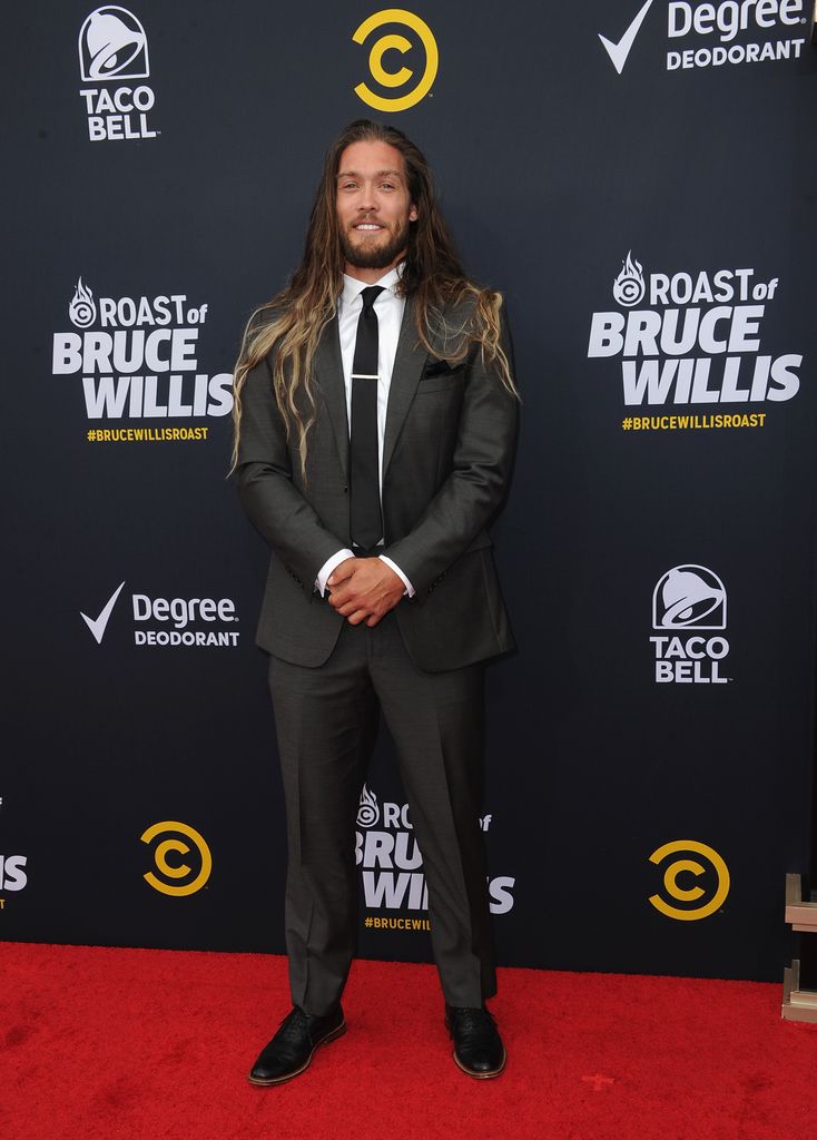 Le joueur de football Bryan Braman arrive pour le rôti de comédie central de Bruce Willis qui s'est tenu à Hollywood Palladium le 14 juillet 2018 à Los Angeles, en Californie,