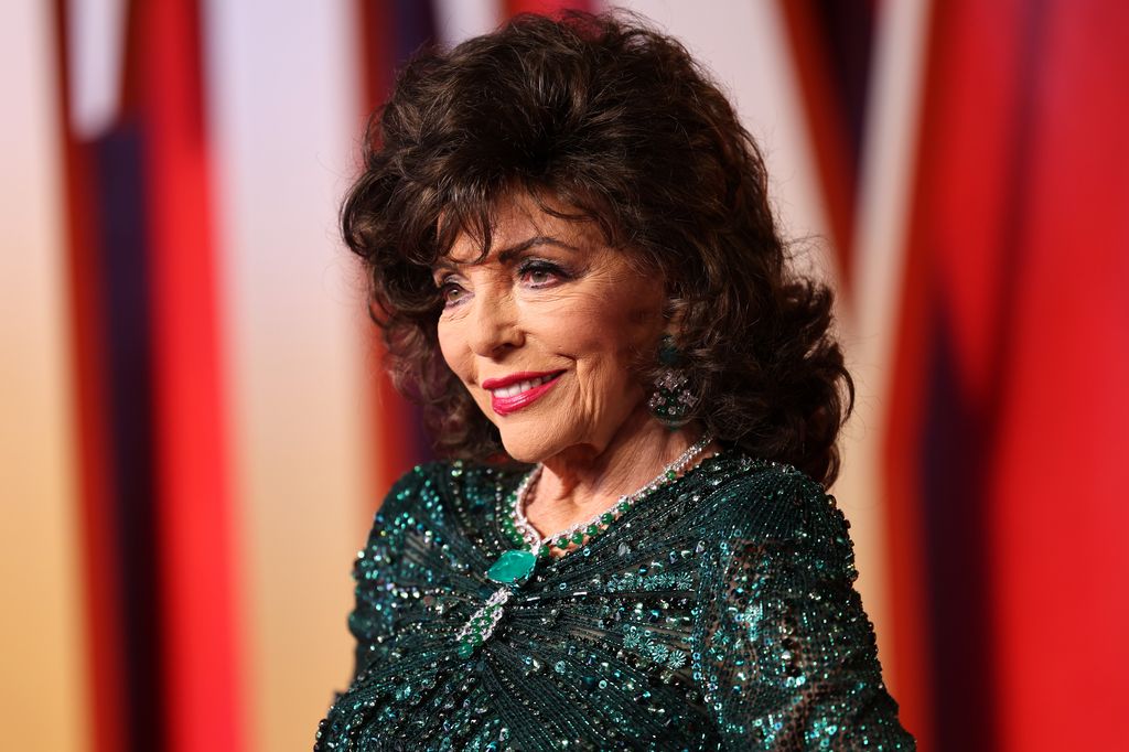 Joan Collins attends the 2024 Vanity Fair Oscar Party Hosted By Radhika Jones at Wallis Annenberg Center for the Performing Arts on March 10, 2024 in Beverly Hills, California