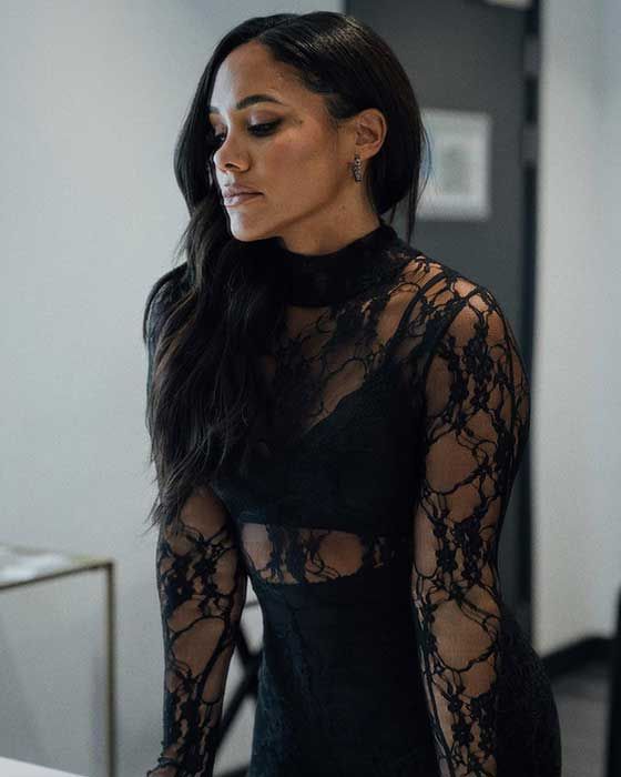 Alex Scott in her lace outfit 