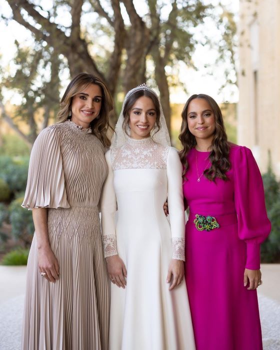 Princess Iman with her mother Queen Rania and sister Princess Salma