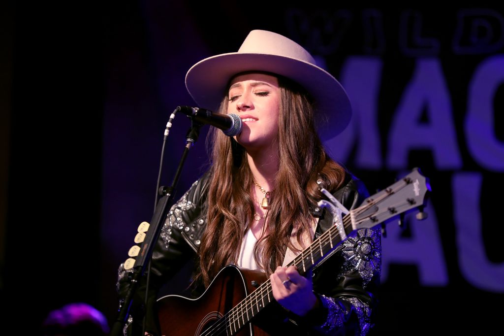 maggie baugh singing guitar