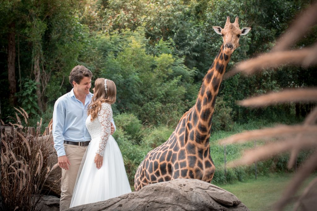 Bindi Irwin and Chandler pose for wedding photos at Australia Zoo
