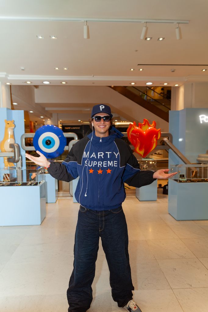 Le cousin Colton a rendu visite au pop-up londonien