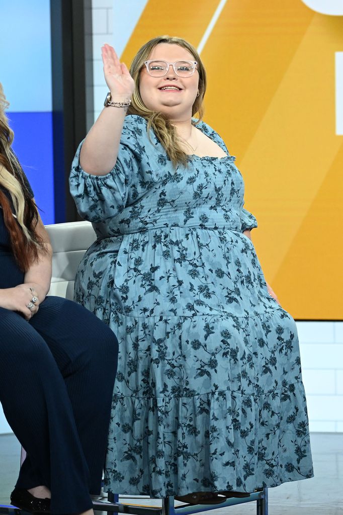 alana thompson blue dress waving