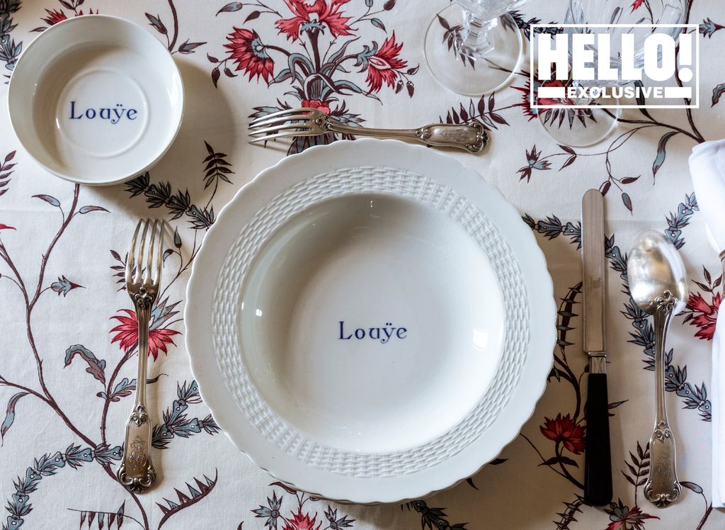 Count and Countess Lepic table setting with plate and cutlery