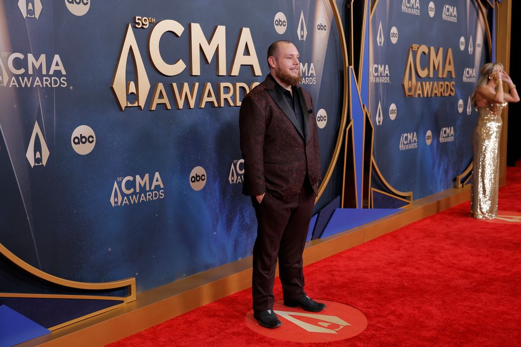 photo of luke combs cma awards 2025