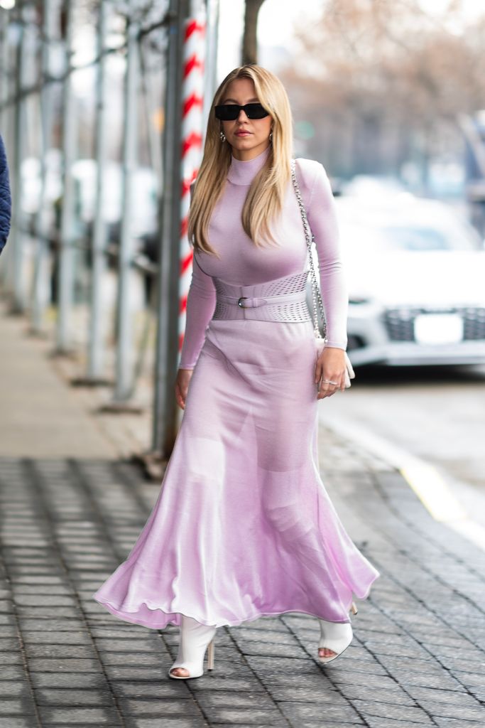 Sydney nailed spring dressing in a dusky pink maxi 
